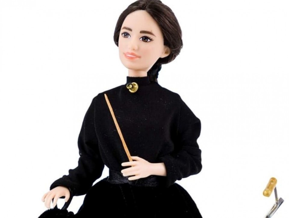 Фото:  На выставке в Одессе Оксана Лынив, известная миру женщина-дирижер, появилась в образе куклы Барби.