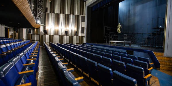 Фото: Украинский театр впервые принял участие в Международном театральном фестивале Radar Ost 2021 и сыграл на сцене Deutsche Theater Berlin спектакль «Плохие дороги».