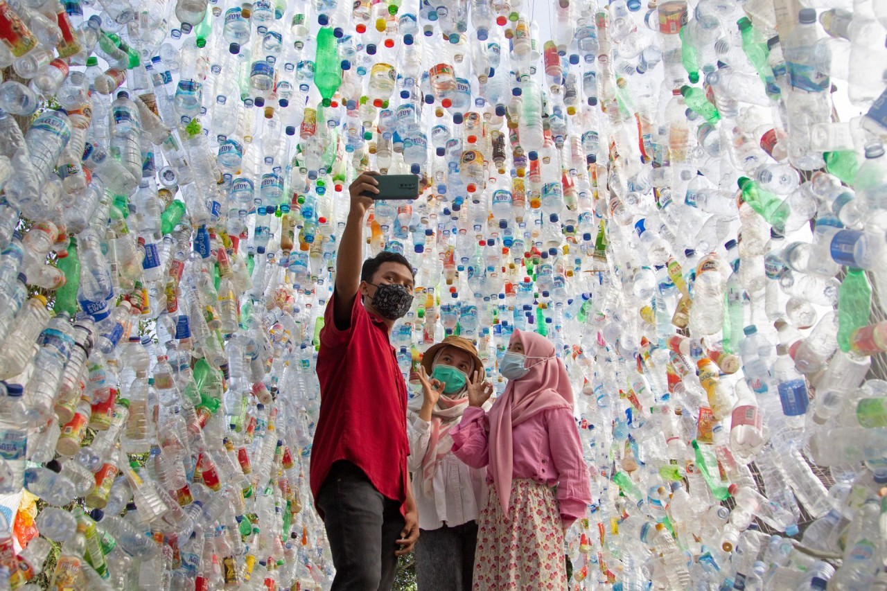 V Indonezii Pod Otkrytym Nebom Pojavilsja Muzej Iz Plastika 07010c4