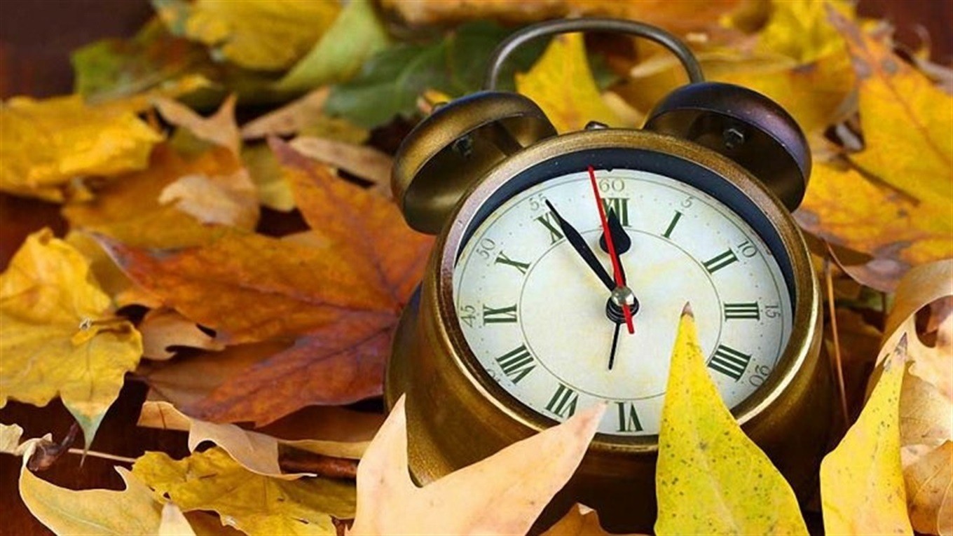 Фото: В Украине 31 октября стрелки часов переводят на зимнее время.