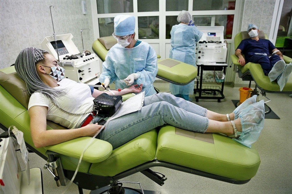 Фото: НСЗ Украины подтвердила возможность донорства после вакцинации от коронавируса, в том случае, если позволяет самочувствие и есть подтверждение на донацию от врача