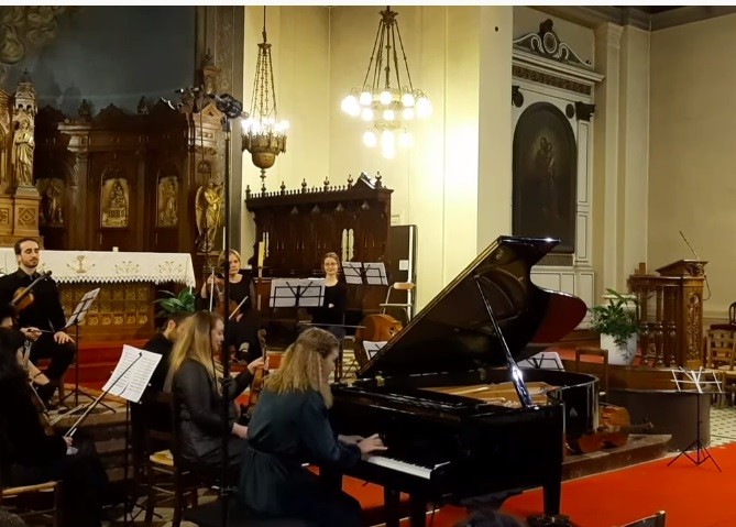 V Parizh Na Gala Koncert Priglasili Junuju Ukrainskuju Pianistku Dianu Stognushenko 7fb6546