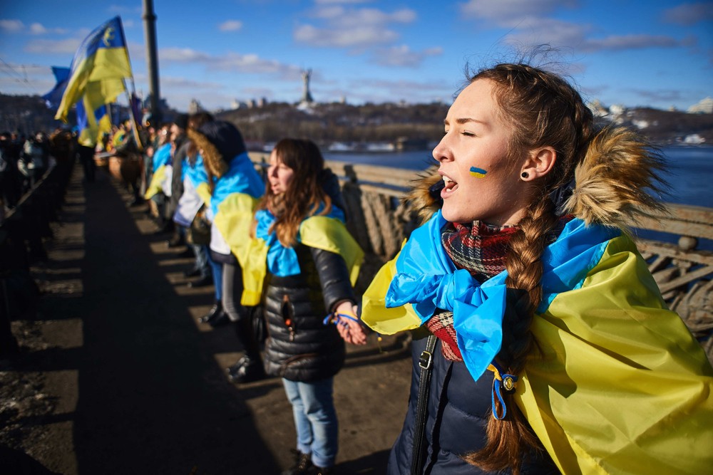 "Живая цепочка" - символ единства украинцев.